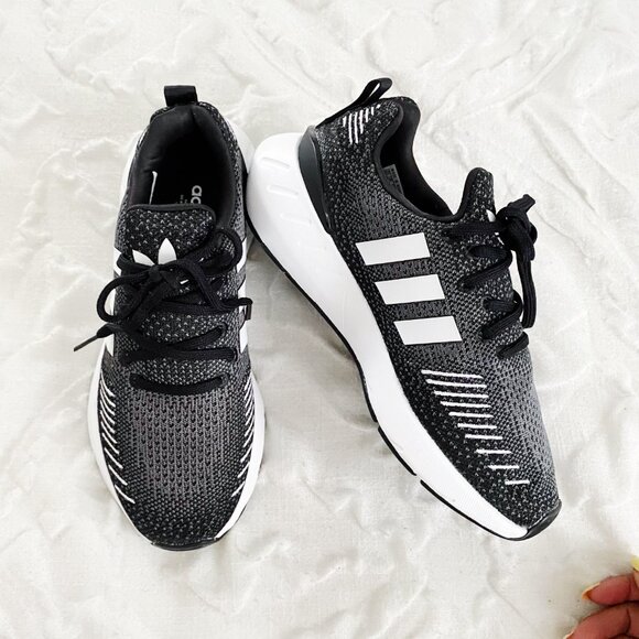 adidas Women's Swift Run 22 Running Shoe Size 5.5 New - Picture 4 of 7